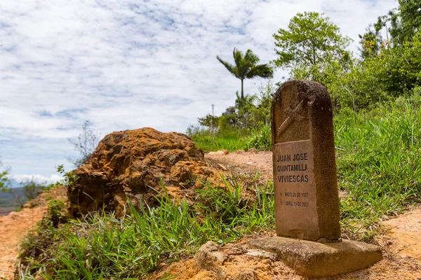 Barichara Colombia May Gravestone Overlooks Rio Suarez Canyon Edge Barichara — Stock Photo, Image