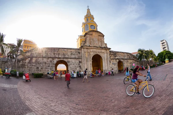 Cartagena Colombia Mei Unidentified Toeristen Rijden Fietsen Het Plein Voor — Stockfoto