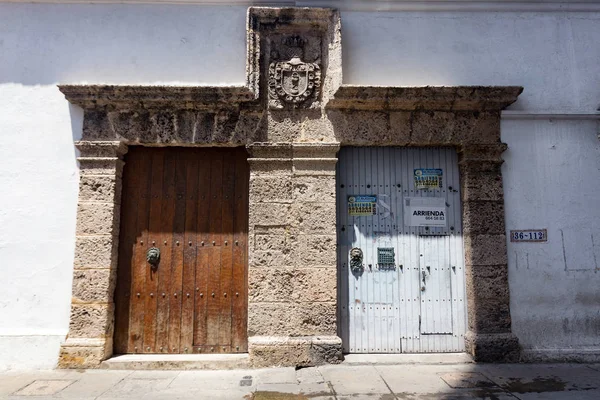 哥伦比亚卡塔赫纳 5月23日 殖民风格的门在卡塔赫纳 哥伦比亚在2016年5月23日 — 图库照片