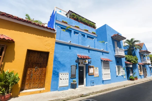 哥伦比亚卡塔赫纳 5月23日 丰富多彩的殖民灵感建筑在卡塔赫纳 哥伦比亚在2016年5月23日 — 图库照片