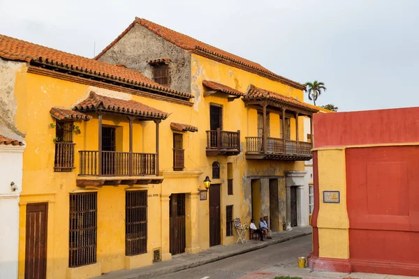 Cartagena Colombia Mayo Personas Identificadas Paran Frente Casa Pedro Colonial —  Fotos de Stock