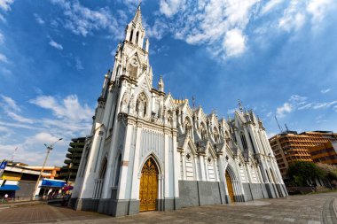 Cali, Kolombiya - 11 Haziran: Kimliği belirsiz kişi yürüyüş gothic La Ermita kilisenin Cali, Kolombiya üzerinde 11 Haziran 2016 geçmiş.