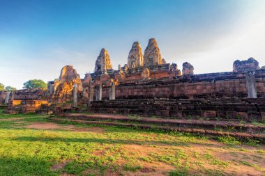 Siem Reap, Kamboçya'da Prae Roup hindu tapınağı.