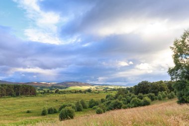 Inverness, İskoçya Güney tarım arazileri yaz geç öğleden sonra.