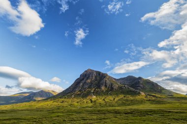 Dünya ünlü Buachaille Etive Mor İskoçya Highlands yaz aylarında.