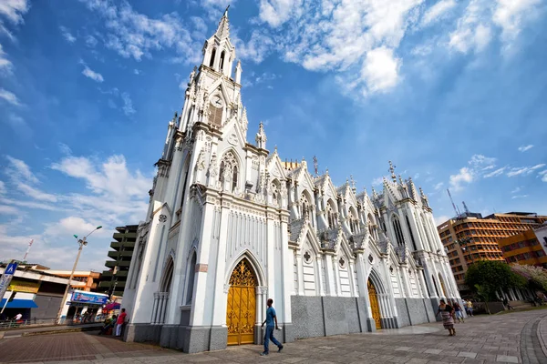 Cali Colombia Juni Niet Geïdentificeerde Mensen Lopen Langs Gotische Kerk — Stockfoto