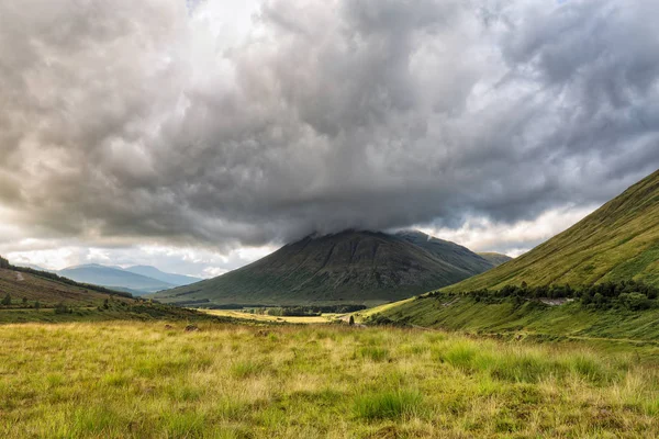 Μια Κοιλάδα Στη Σκωτία Συμπεριλαμβανομένων Των Beinn Dorain Και Beinn — Φωτογραφία Αρχείου