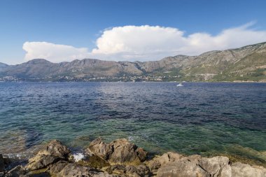 Cavtat Plat, Soline ve Mlini Güney Hırvatistan'de doğru bakan kayalık Sahili. 