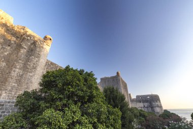 Erken akşam Dubrovnik duvarların.