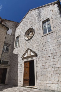 Güzel bir eski taş Kotor, Karadağ'bina. 