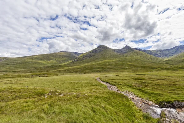 Moln Över Den Floden Cluanie Nära Strid Glen Shiel Skottland — Stockfoto