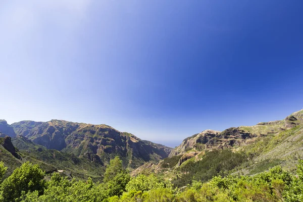 Vista Dramática Das Montanhas Vale Num Dia Claro Madeira Portugal — Fotografia de Stock