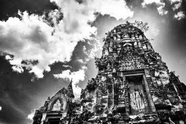 Chedi Ulusal tarihi park Ayutthaya içinde