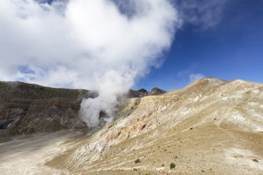 Zor bir zammı sonra caldera Mount Egon zirvesinde tüm ihtişamıyla ortaya.