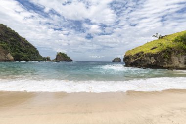 Bir Doğu Nusa Tenggara Endonezya Paga Koka Beach alanda adlı iki plajlar. 