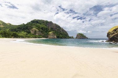 Doğa manzaralı ve boş Koka Beach Paga, Doğu Nusa Tenggara Endonezya. 