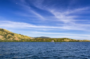 On Yedi Adalar Milli Parkı içinde Flores, Endonezya geleneksel balıkçı teknesi. 