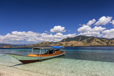 On yedi ada Milli Parkı, Endonezya geleneksel Endonezya tekne. 