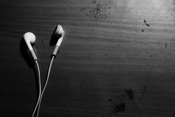 Fones Ouvido Brancos Genéricos Mesa Trabalho Artista — Fotografia de Stock