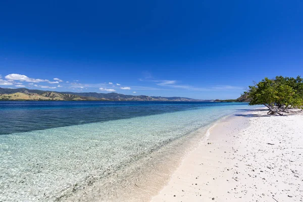 Beautiful Warm Tropical Water Beach Seventeen Island National Park Flores — Stock Photo, Image