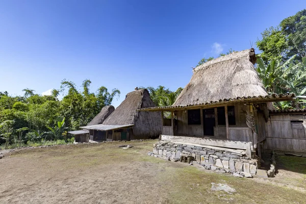 Tres Casas Tradicionales Pueblo Luba Tradtional Cerca Bajawa Indonesia — Foto de Stock