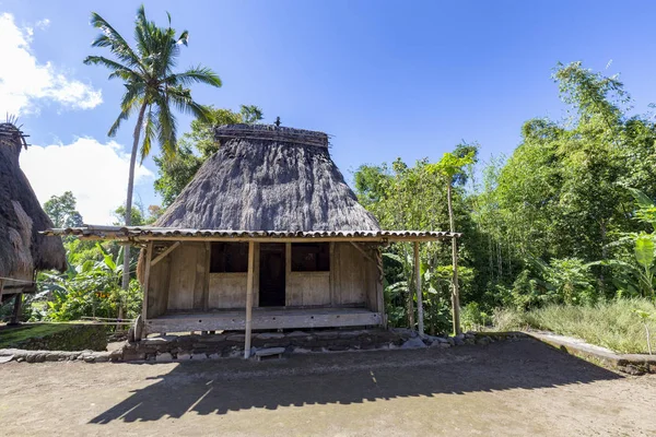 Casa Tradicional Tradicional Pueblo Luba Cerca Bajawa Indonesia — Foto de Stock