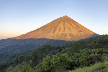 Mt. Inerie Flores, Endonezya görünümünü geniş açı. 