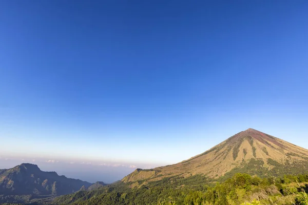 Frühmorgendliches Licht Trifft Den Vulkan Flores Indonesien — Stockfoto