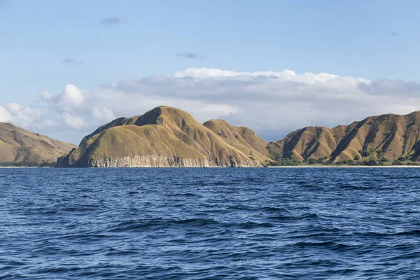 Colinas Isla Pulau Padar Mostrando Diferentes Tipos Erosión Parque Nacional — Foto de Stock