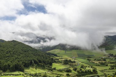 Sete Cidades caldera üzerinde Adası Sao Miguel, Azor güzel mera. 