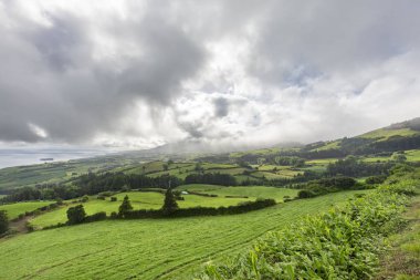 Sao Miguel Vila Franca yukarıda kırsal alanda güzel bir yol kenarında görünüm yapmak Campo.