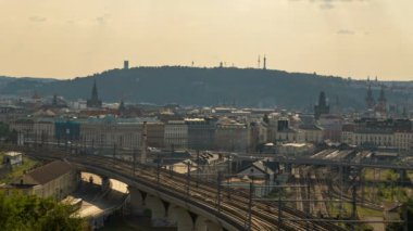 Girme ve Çek Cumhuriyeti Prag bırakarak trenler statik bir timelapse. 