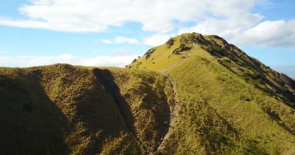 Luftaufnahmen Die Über Der Pulau Padar Insel Komodo Indonesien Aufsteigen — Stockvideo