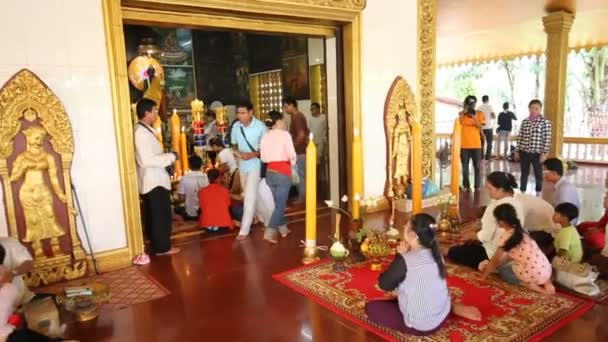 Siem Reap Cambodia Luglio Persone Non Identificate Rendono Merito Tempio — Video Stock