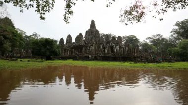 Kamboçya'da yağmurlu sezonda güzel Angkor Thom. 