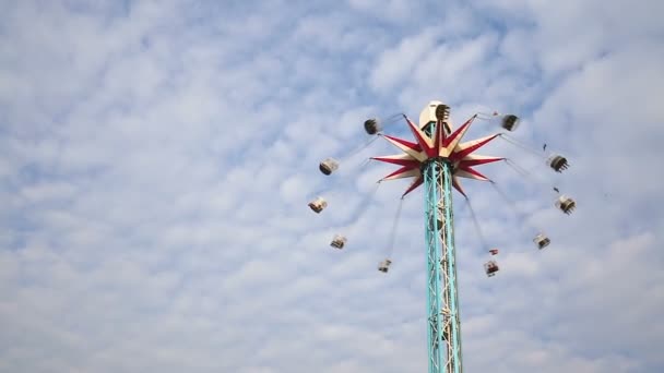 Londýn Anglie Srpna Letadlo Letí Minulosti Starflyer Jezdit Jižním Břehu — Stock video