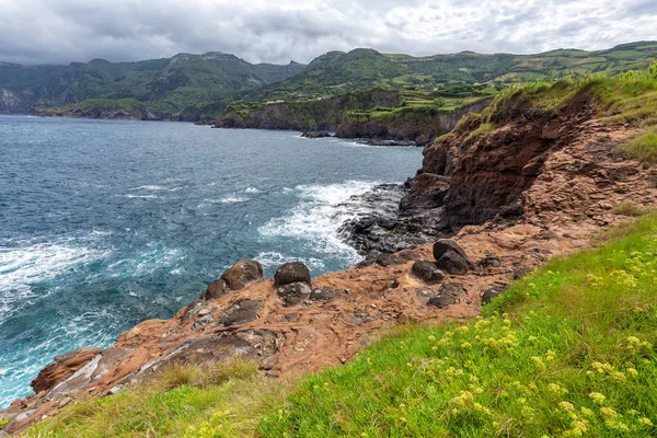 Linha costeira perto de Ponta Delgada — Fotografia de Stock