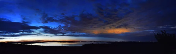 Una Imagen Panorámica Amanecer Sobre Lago Saskatoon Cerca Grande Prairie —  Fotos de Stock