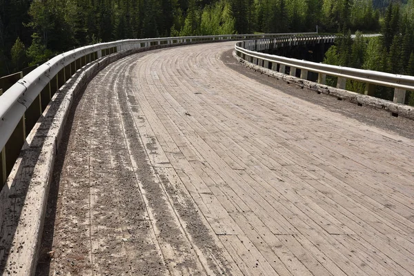 브리티시 컬럼비아 캐나다에 곡선된 다리의 이미지 — 스톡 사진