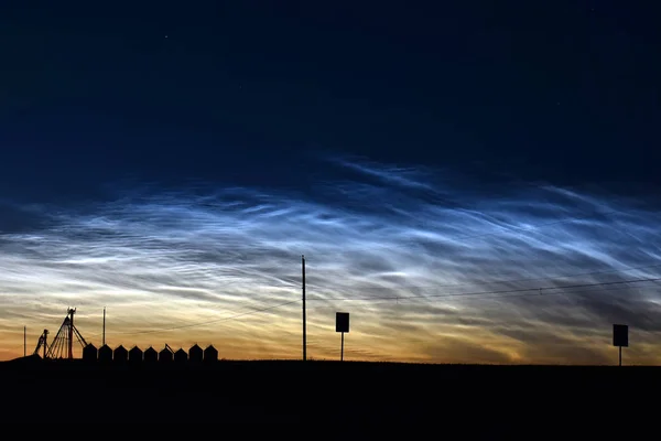 Una Imagen Nubes Hielo Luminiscentes Bajas Horizonte —  Fotos de Stock