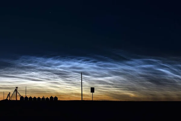 Düşük Işıklı Buz Bulutları Ufukta Düşük Bir Görüntü — Stok fotoğraf