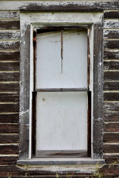 Das Bild Eines Alten Verwitterten Holzfensters — Stockfoto