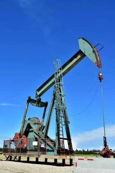 Eski Bir Çalışan Petrol Doğal Gaz Pompası Görüntüsünü Jack Bir — Stok fotoğraf