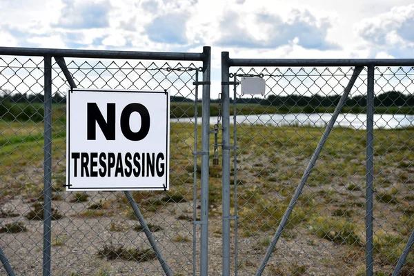 Büyük bir görüntüsünü haneye tecavüz iz yok bir güvenlik kapısı gönderildi.. 