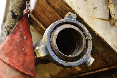 Soyut resim eski paslı Endüstriyel hortum ve borular konektörler. 