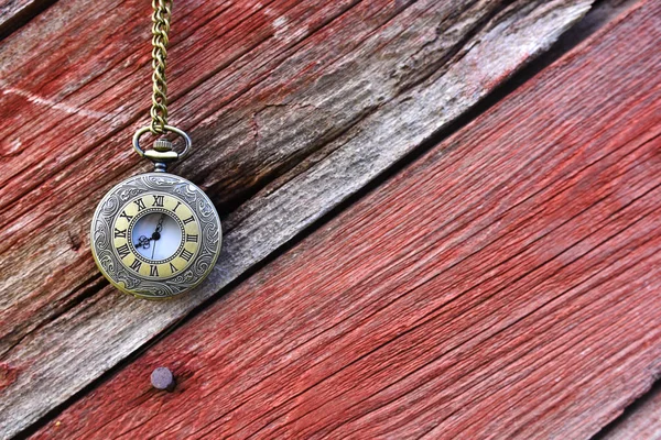 Una Imagen Cercana Del Reloj Bolsillo Antiguo Hombre Sobre Fondo — Foto de Stock