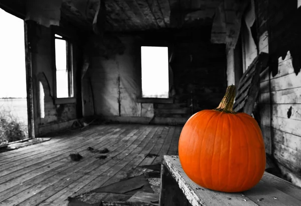 Image Large Orange Pumpkin Spooky Old Abandoned House — Stock Photo, Image