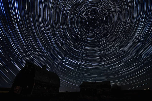 Una Imagen Cielo Oscuro Senderos Estelares Entorno Rural —  Fotos de Stock