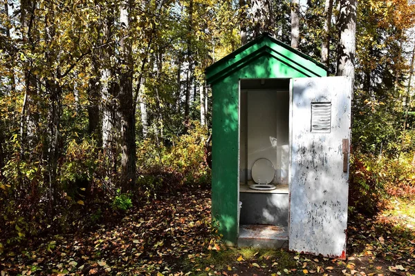 Immagine Vecchio Outhouse Pubblico Legno Campo Golf — Foto Stock