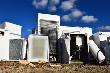 Görüntüyü bir geri dönüşüm tesisinde birkaç eski ve el aletleri. 